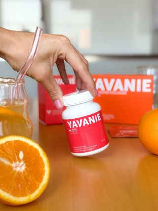 Říká se,že vlasy jsou korunou krásy. 👑 Kolik šamponů, masek a sér už jsi vyzkoušela? A výsledek? Vlasy pořád bez objemu,...